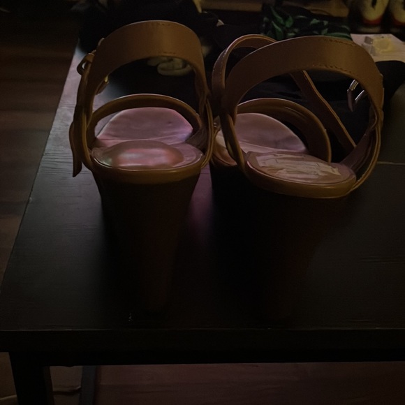 A pair of light brown wedges size 81/2. Perfect fitting strap around the ankle. - Picture 7 of 10